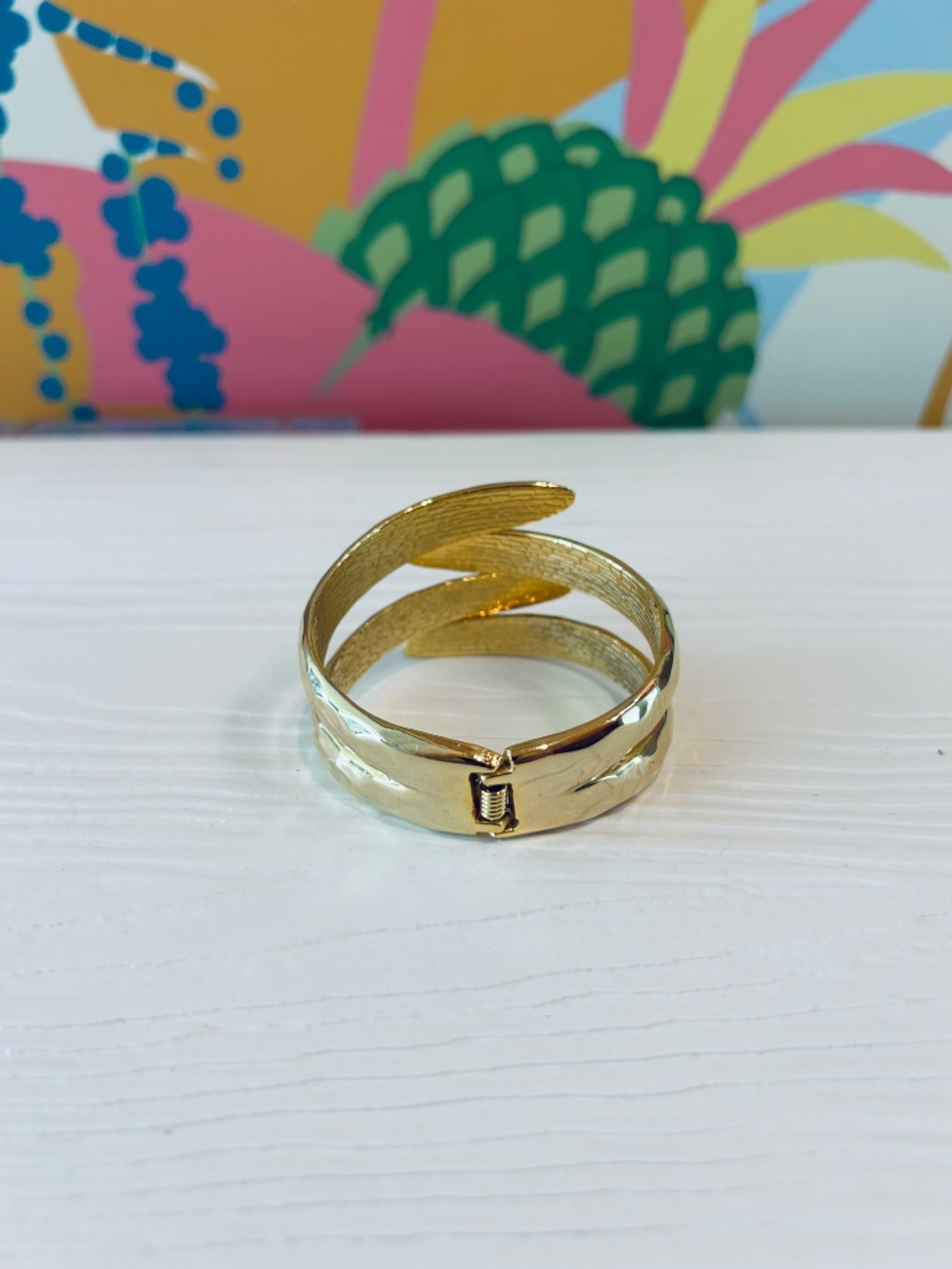 Vintage Women's Hammered Hinged Bracelet Gold-Tone Modernist Clamper - Picture 4 of 4